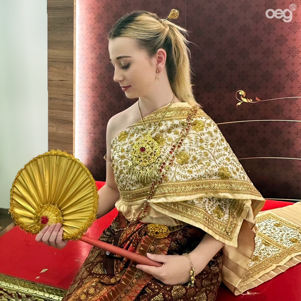 German exchange student embraces Thai culture by wearing traditional dress.